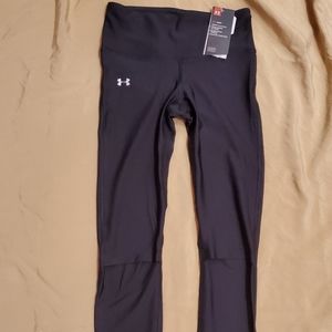 Under Armour black knee slit legging NWT size s